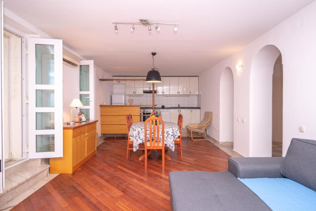Palm Garden Apartment In Center With Big Terrace Split Exterior photo