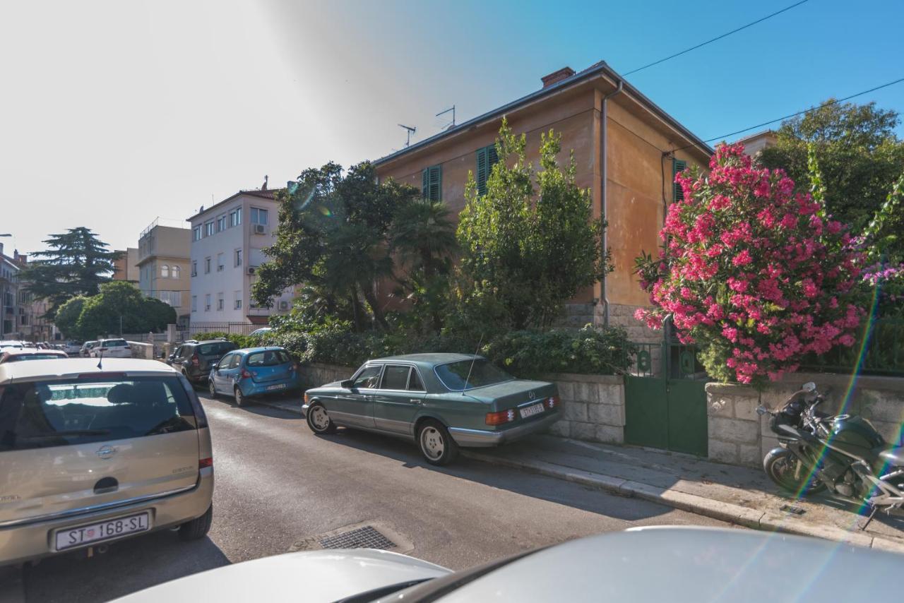 Palm Garden Apartment In Center With Big Terrace Split Exterior photo